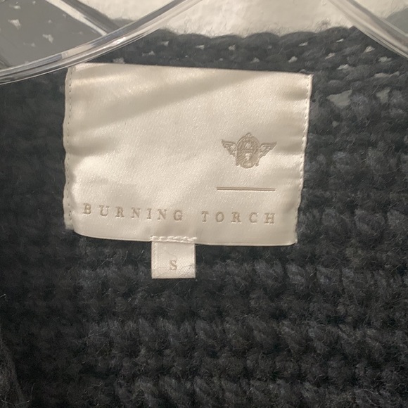 Burning torch cardigan - Picture 3 of 13